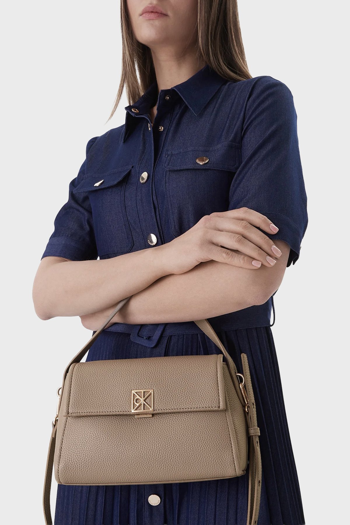 EMBLEM HW PEBBLE SHOULDER BAG 25