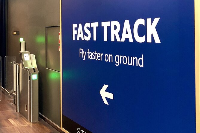 خدمة المسار السريع Fast Track في مطار القاهرة ومطارات مصر